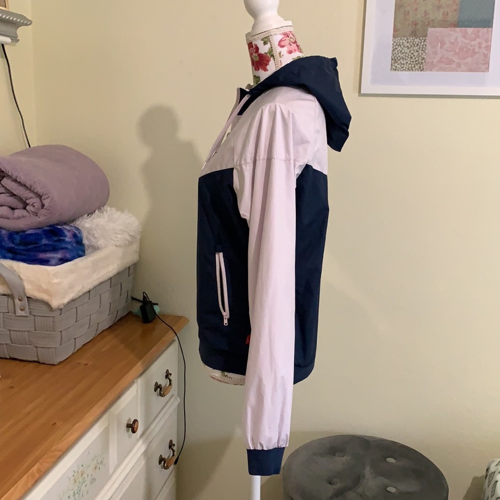 Nike Wind Runner Jacket - image 6